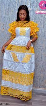 Robe en bazin riche bleu et rose finition dentelle. Enregistrer African Fashion Skirts African Print Fashion Dresses African Fashion