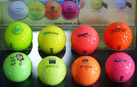 Schleim kann zu jeder zeit im zyklus auftreten. Bunte Volvik Golfballe Hoch Im Kurs Auf Grunen Feldern Korea Net The Official Website Of The Republic Of Korea