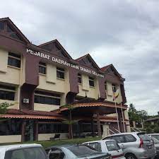 Larut, matang dan selama merupakan sebuah daerah yang terletak di utara negeri perak. Pejabat Daerah Dan Tanah Selama Regierungsgebaude