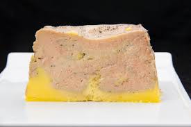 Arrêtez d'acheter votre foie gras cuit tout fait alors que c'ests i facile à faire soi même et beaucoup terrine de sanglier aux champignons des bois. Terrine De Foie Gras Maison Basse Temperature Les Gourmantissimes