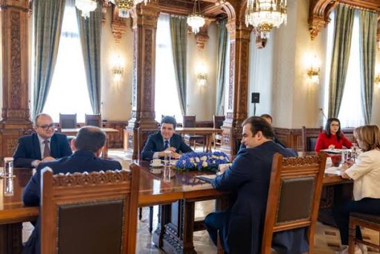 Συνάντηση του Κυριάκου Πιερρακάκη με τον Πρόεδρο της Ρουμανίας Nicușor Dan