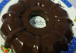 Banyak orang tidak tertarik membuat roti tawar sendiri karena merasa tak akan bisa membuat tanpa oven. Resep Puding Roti Tawar Kukus Tanpa Telur