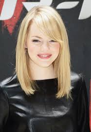 Emma stone is a redhead no more. Emma Stone Sleek Long Blonde Bob With Side Swept Bangs Styles Weekly