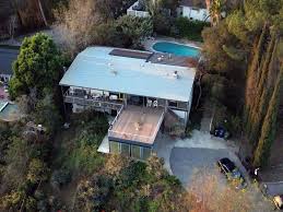 Celebrity homes that narrowly escaped ...