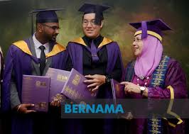 Mereka yang berminat dan berkelayakan adalah dipelawa untuk memohon untuk mengikuti program ijazah sarjana muda perguruan (pismp). Bernama Dua Graduan Sulung Program Dwi Ijazah Usm Terima Dua Ijazah Hari Ini