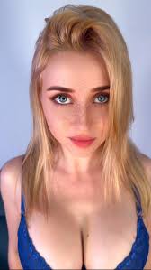 Bonnieparkerss na platformě X: „Better blonde or red? 🧐  t.coutNmVC8dWS“  X