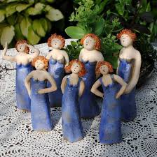 Handgefertigte Keramikfiguren Voller Lebensfreude Die Damen Singen Und Swingen Im Garten Gartenfiguren Figur Tonskulpturen