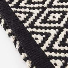 Tapis salon moderne losanges gris debonsol. Tapis De Bain Noir Et Blanc Losange Bath Bazaar