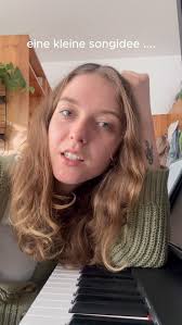 about friday✨🎶danke, dass ich teil von diesem schönen konzertabend in  innsbruck sein durfte @koanakku❤️ und danke an @evelyn.widmann für die  tollen fotos!🫶 #konzert #pop #dialektpop #music #newcomer  #singersongwriter #innsbruck