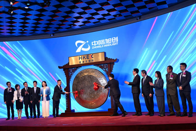 Zhongji Innolight launches Hong Kong's largest share sale in years; shares fall 5% on debut amid global AI sell-off
