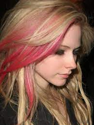 Caramel hair color was too much unbecoming. Avril Lavigne Aesthetic Hair Hair Styles Hair Inspo Color