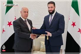 الجزيرة - سلمها وزير الثقافة العراقي أحمد فكاك البدراني.. الرئيس السوري  أحمد الشرع يتسلم دعوة رسمية للمشاركة بالقمة العربية في #بغداد #صورة |  Facebook