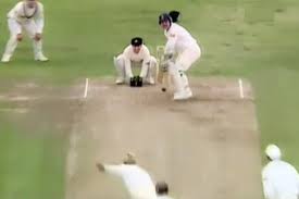 I n early may 2005, 12 months on from a debut so excellent it prompted england's captain nasser hussain to retire and make way, at the end of a first year so bountiful it yielded five centuries and over 1200 runs in 12 tests, andrew strauss of middlesex faced hampshire's shane warne at the rose bowl in southampton. Shane Warne S Ball Of The Century Unbelievable Delivery Video Dailymotion