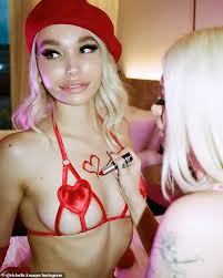 This media is not supported in your browser. Onlyfans Creator Discovers Her Former High School Teacher Subscribed To Her R Rated Content Hienalouca