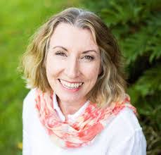 Ellen Kear's Instagram, Twitter & Facebook