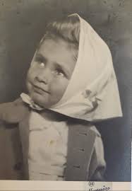 Does anyone else's Bengal like to be scarves? Reagan is in his “fashion”  era 🤣