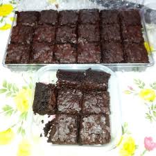 Resep brownies kukus moist cukup sederhana dalam pembuatannya, dan sangat cocok bagi anda yang baru belajar membuat cake dan takut gagal. Lala Dessert Kek Brownies Moist Plain Only 7 9 Inci