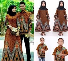Acara ditutup dengan pengumuman waktu dan tempat akad resepsi serta doa penutup agar pelaksanaan contoh pertanyaan dan jawaban saat lamaran. Contoh Baju Copel Ayah Ibu Waktu Acara Lamaran Anak Contoh Baju Copel Ayah Ibu Waktu Acara Lamaran Anak Selain Model Di Atas Ada Juga Desain Lain Yang Dapat Menjadi