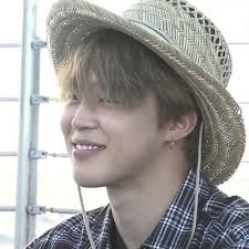 Fiona Lynn 🐥🖤 (@AddictedinRen)