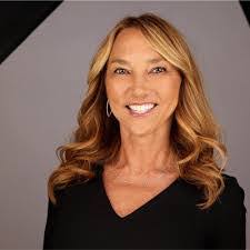 Donna Niles's Instagram, Twitter & Facebook