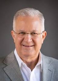 Ruth Vides's Instagram, Twitter & Facebook