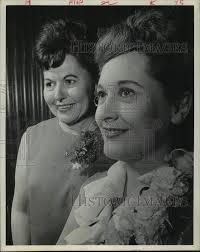 1967 Press Photo Sara Dell Binion and Diana Van Wagoner of Teller Magazine 