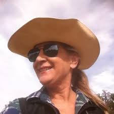 Janet Steinbach's Instagram, Twitter & Facebook