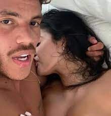 Su nombre es marta carriedo, una famosa youtuber española que ha conquistado el corazón del futbolista jonathan dos santos. Mls Jonathan Dos Santos Mistakenly Uploads Intimate Photo Marca In English