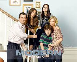 Modern Family Wallpaper Modern Family Wallpaper Modern Family Tv Moms Watch Modern Family