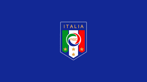 Os uniformes da seleção italiana para 2018 devem começar a ser apresentados oficialmente em o que acharam do possível mudança do escudo da seleção da itália para a copa do mundo 2018? Historia Da Camisa Da Italia Imortais Do Futebol
