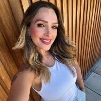 10+ perfis com “Julia Bayer”