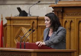 Novák katalin számos fontos politikai, közéleti megbízatása mellett elsősorban édesanya, három gyermeket nevel férjével. Novak Katalin
