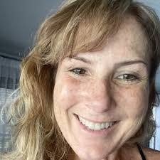 Isis Barroso's Instagram, Twitter & Facebook