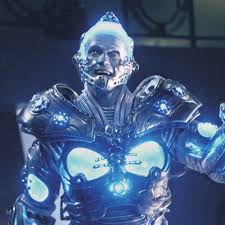 Victor fries alias mister freeze has made a home for himself in the arctic, where he has the peace to continue working on a cure for his cryonically preserved wife, nora. Arnold Schwarzenegger As Mr Freeze In Batman Robin Batman The Dark Knight Batman Tv Series Batman Robin