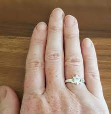 With our compliments, carol clarke jewelry, dublin. How To Wear The Claddagh Ring Complete Guide Tracy Gilbert Designs