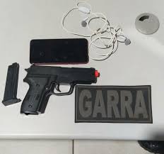 Os rapazes relataram que haviam comprado a arma com o intuito de se. Homem E Preso Com Simulacro De Arma De Fogo Dentro De Onibus Na Grande Sao Luis Maranhao G1