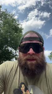 i don't know how I can explain how I hate this girl