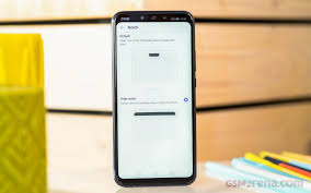 El sistema operativo solicita configurarlo para que pueda usarse junto con un sensor de huellas dactilares o con opciones de desbloqueo facial. Huawei Mate 20 Lite Review User Interface Performance
