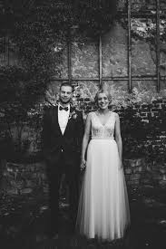 Hier seid ihr genau richtig, wenn es darum geht, die richtigen sprüche zur hochzeit zu finden. Anne Oliver Urbane Hochzeit In Schwarz Weiss Die Barnausen Http Www Hochzeitswahn De Inspirationen Anne Oliver Brautkleid Armellos Hochzeit Schwarz Weiss