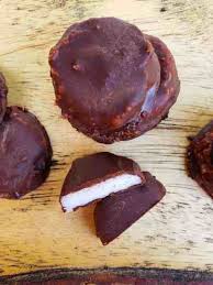 Making candy is so very easy when you know how. Sugar Free Christmas Candy Keto Holiday Candy To Make Or Buy Keen For Keto