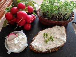 Radieschen Kresse Aufstrich Mit Leinol Rezept Rezepte Schuttelkuchen Lebensmittel Essen