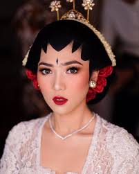 Untuk gaya makeup adat jawa yang modern, anda bisa menggunakannya tanpa paes. 10 Gaya Makeup Pengantin Jawa Paripurna Dengan Paes