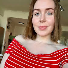 Charlotte Flair says she's officially wrestling in the robes from now on…  after last night's SmackDown wardrobe malfunction had her fighting for her  life 😂💀 The Queen said “if the gear won't