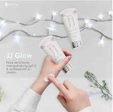 Sempurnakan harimu kali ini dengan memanjakan diri dengan skincare routine untuk masalah jerawat berikut ini, yuk! Ms Glow Jj Glow Moisturizing Cream Spf 30 Sunblock Ms Glow Sunscreen Lazada Indonesia