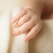 TEMA: pediatra neonatolaga esther toala