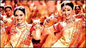 From Dhak Dhak To Chane Ke Khet Mein 5 Songs Of Madhuri Dixit You Cannot Talk About Without Mentioning Saroj Khan This was the first ever cover version done for this song. from dhak dhak to chane ke khet mein