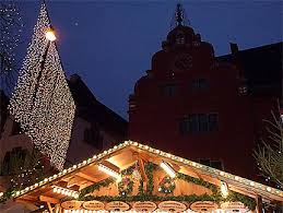 Le marché de noël de la place de la cathédrale est célèbre pour son superbe emplacement au pied de la cathédrale. Toit De Hutte Nuit Marches Freiburg Im Breisgau Fribourg En Brisgau Foret Noire Bade Wurtemberg Allemagne Routard Com