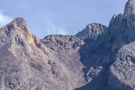 Museum gunung merapi dibangun sejak tahun 2005 atas kerjasama kementrian energi dan sumber daya mineral, pemerintah propinsi diy dan pemerintah kabupaten sleman. Erupsi Gunung Merapi Selanjutnya Diprediksi Serupa Letusan 2006 Halaman All Kompas Com