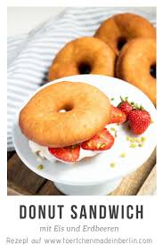Donut Sandwiches Mit Eis Und Erdbeeren Tortchen Made In Berlin Lebensmittel Essen Erdbeeren Rezept Fur Donuts