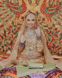 A personal blog share perkembangan dunia artis malaysia, beauty. 19 Malam Berinai Ideas In 2021 Fashion Wedding Wedding Dresses